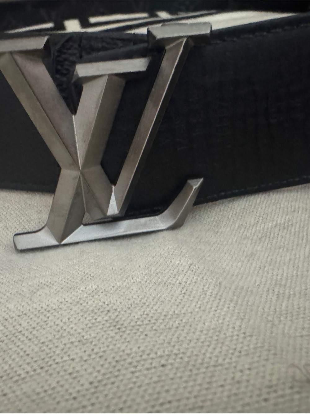 Louis Vuitton Black Monogram LV Buckle Men’s Belt - Picture 7 of 8